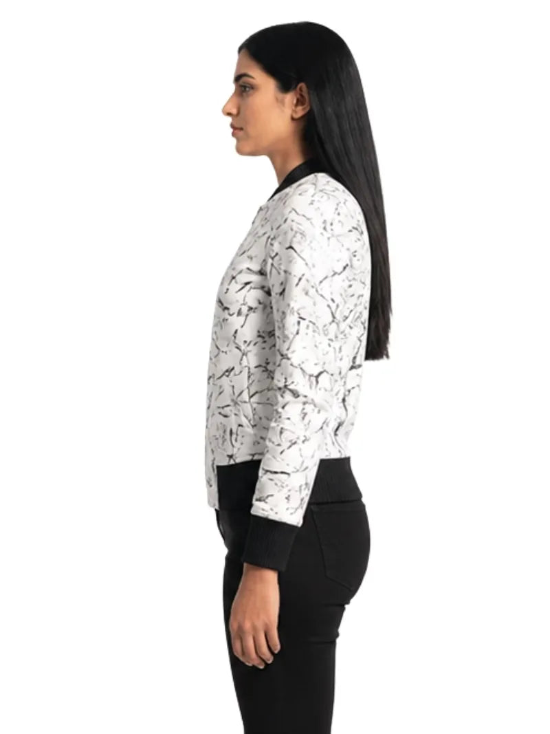 Women's white sheepskin leather jacket, collar detail